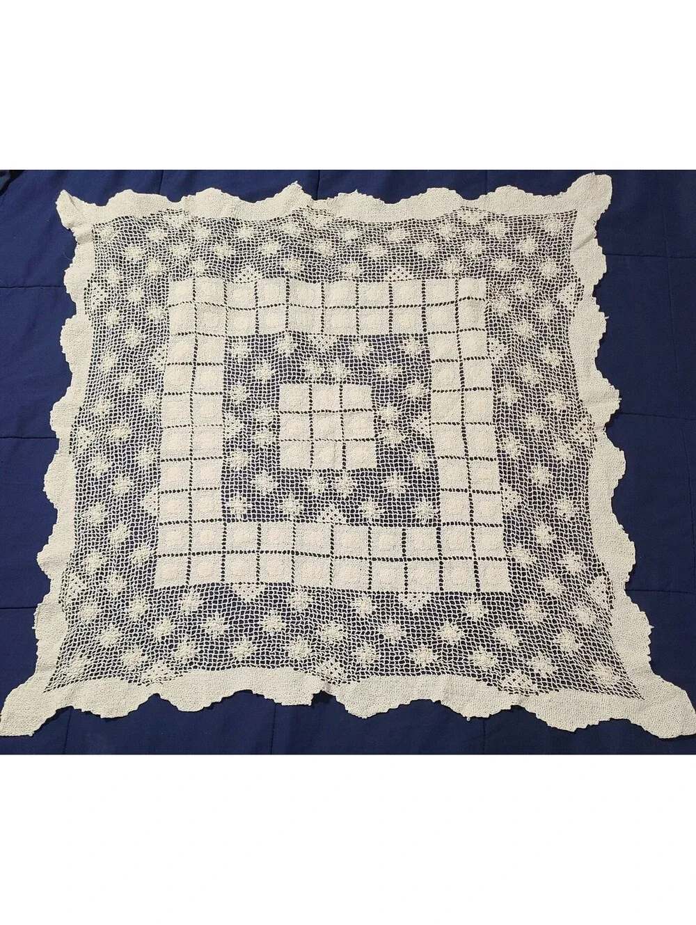 Vtg Handmade Crochet Lace Table Topper Spider Motif Filet Lace Size 24x24 Cream
